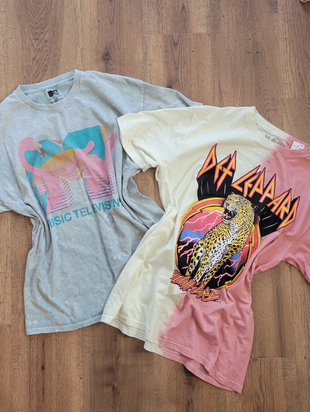 Bundle of Graohic Tees:Small